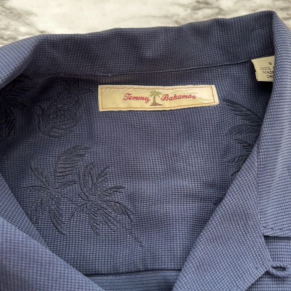 Tommy Bahama 100% silk button down shirt, size small - Picture 5 of 7